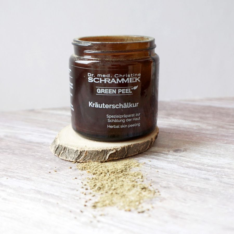 GREEN PEEL® Kräuterschälkur von Dr. med. Christine Schrammek im geöffneten Tiegel